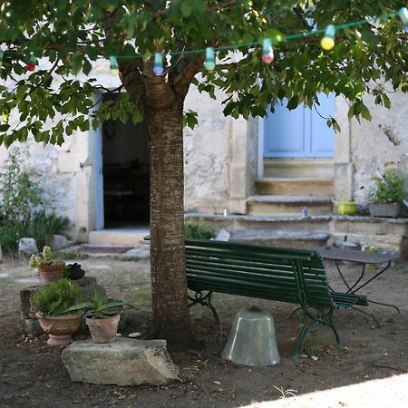 Chambres D'Hotes Dans Maison D'Artiste Galargues Exterior photo